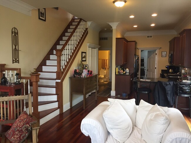 Photo - 924 W Cornelia Ave Unit 4S