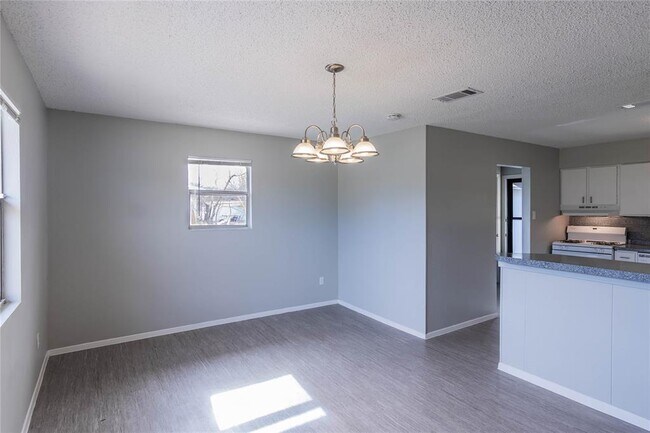 Photo - 207 N Cougar Ave