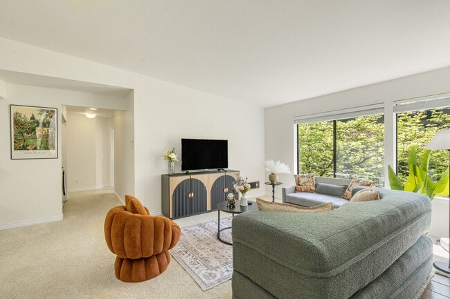 1276 Bellevue Way NE Unit SI ID1225925P