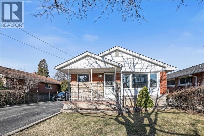 Photo - 254 W 31st St