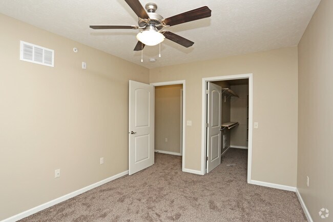 Bedroom with Walk-in Closet