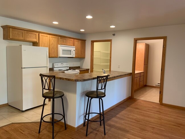 Building Photo - 3636 Calvert Rd Unit 402