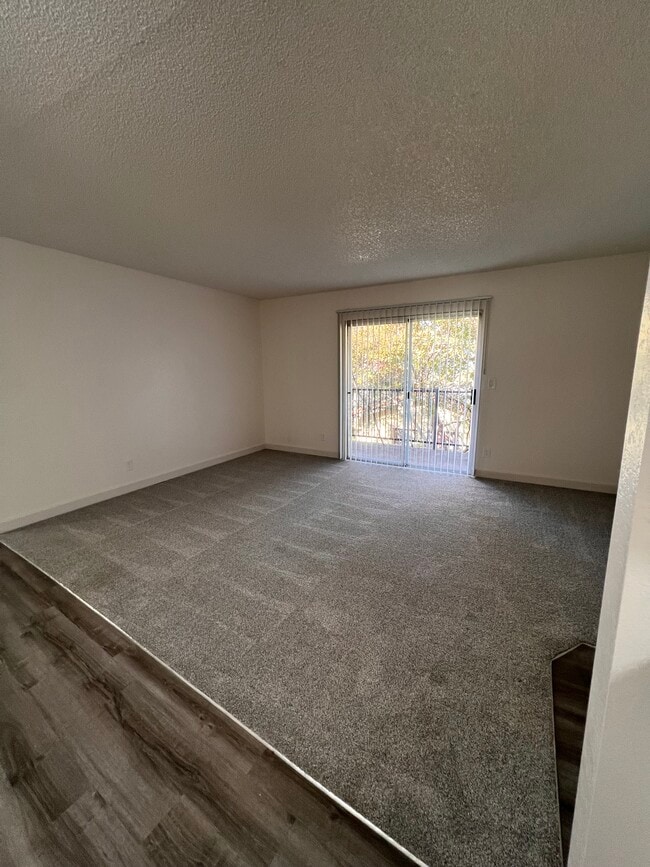 1x1 Upstairs - Pacific Oaks Apartments