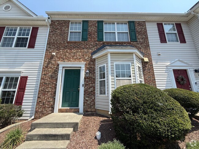 Building Photo - Charming 3BD, 2BA Apex Townhome In a Prime...