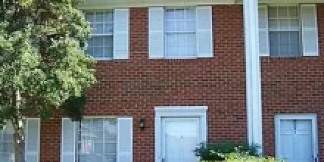 Colonial Manor - Colonial Manor Townhome