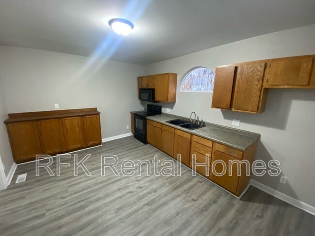 Photo - 108 N 6th St