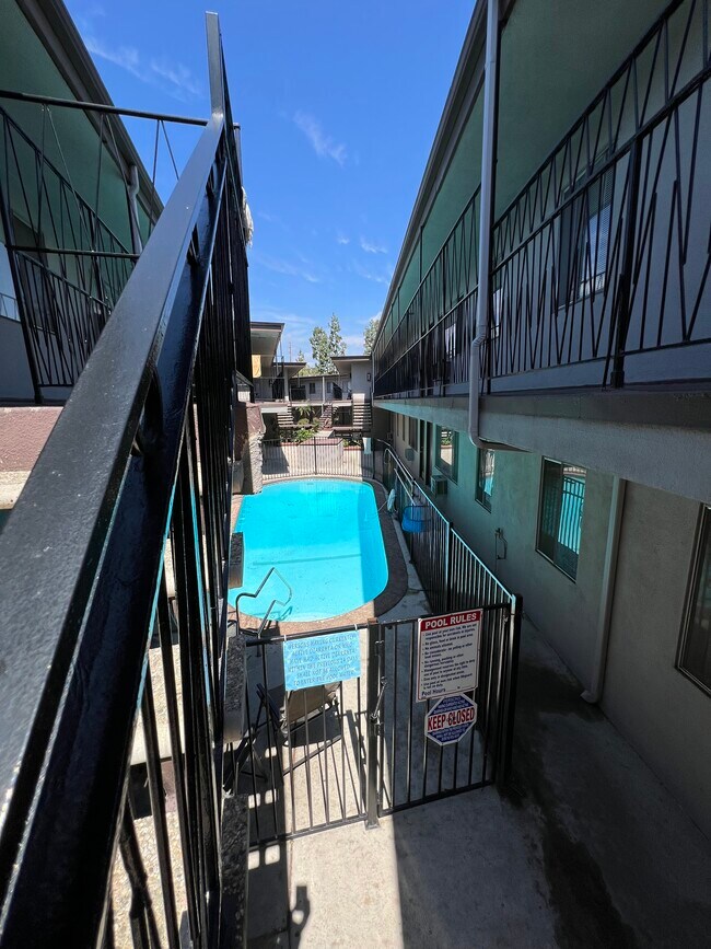 Arch Sunset Apartments