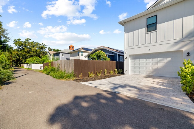 Photo - 1906 W Cherry St