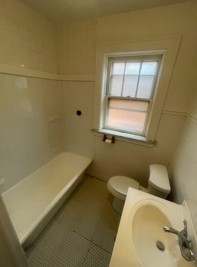 Photo - 3633 Dunnica Ave Unidad 3633 2nd Floor