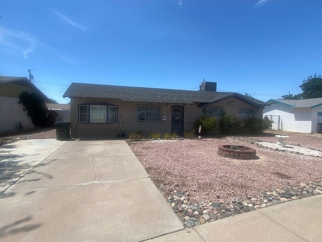 Building Photo - Remodeled 4-Bedroom Home in the Heart of K...