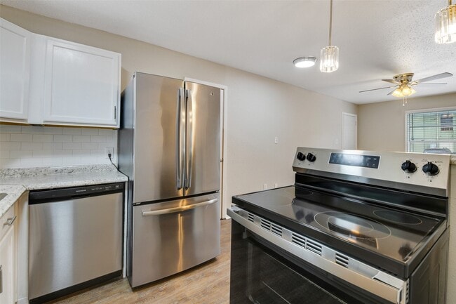 Photo - 1511 Broadmoor Dr Unit C