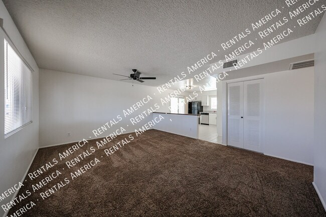 6913 W Solano Dr N