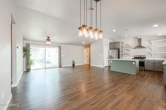 Photo - 2633 N 70th St