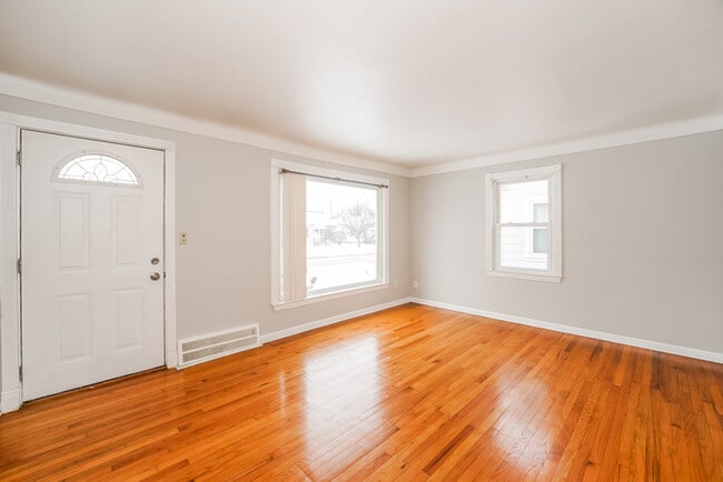 Photo - 1557 Woodrow Ave