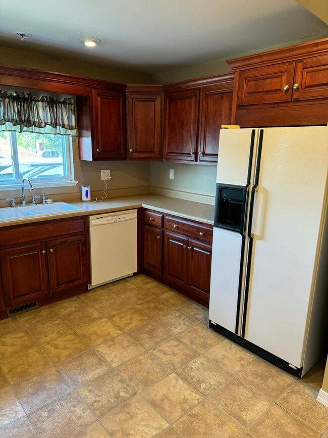 Photo - 649-1 Allen Ave