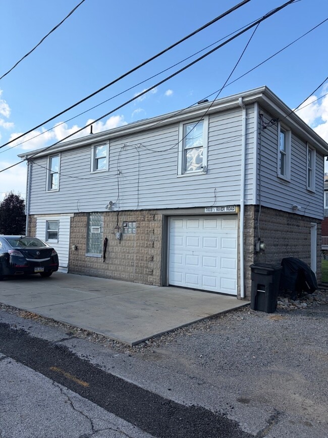 Building Photo - 7005 1/2 Front River Rd