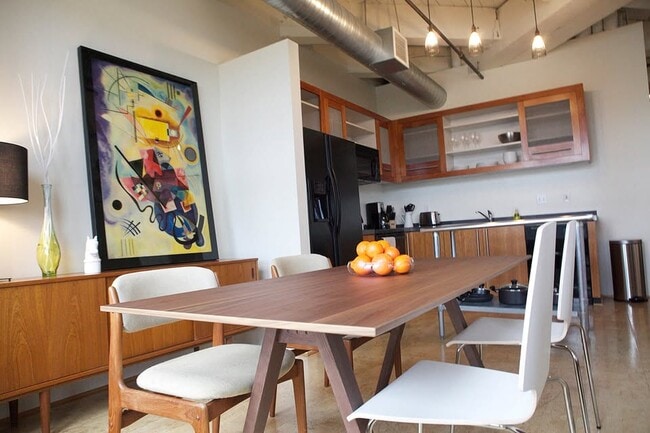 Building Photo - 1420 NW Lovejoy St Unit 419