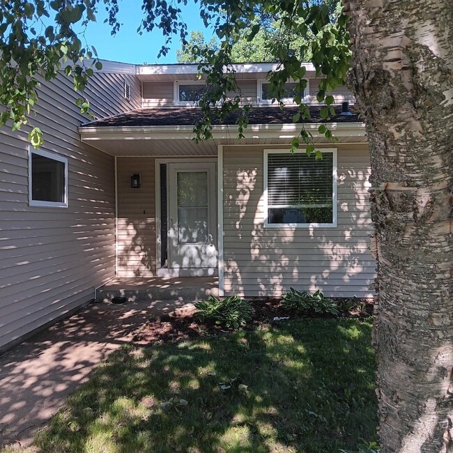 Building Photo - 2677 Richardson St