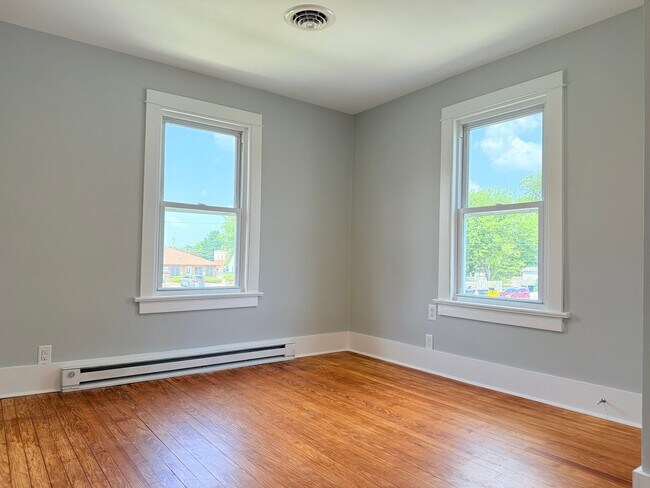 880 S State St Unit UPSTAIRS