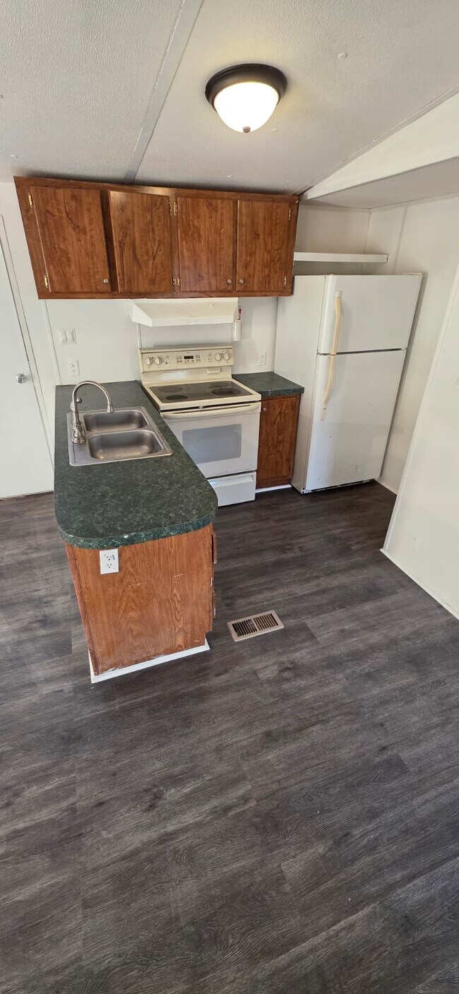 Photo - 8364 Cedar St