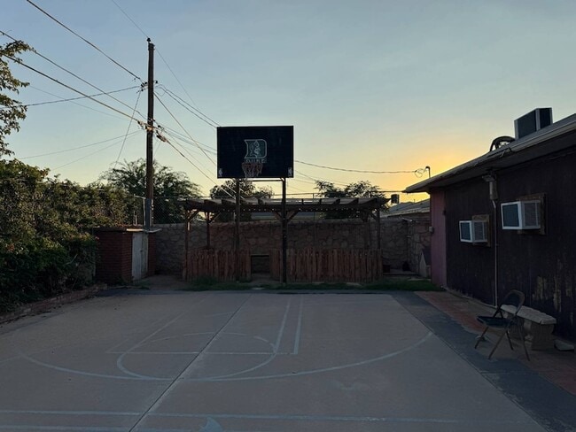 Photo - 8208 Dempsey Ave