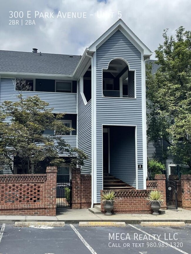 Building Photo - 300 E Park Ave Unit 5