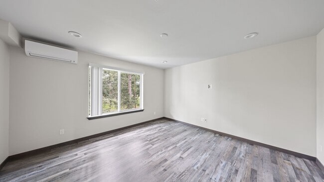 Photo - 2 Bed 2 Bath - Condo - W/S/G Included - NAS Whidbey