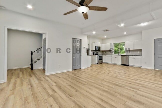 Photo - 105 W Callahan St