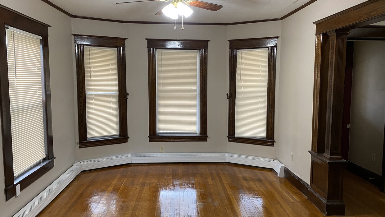 Living Room - 130 Waldo St (Holyoke, MA)