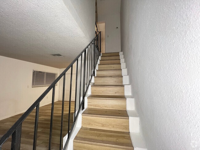 Building Photo - 65 NE 59th St Unit 2 Rental