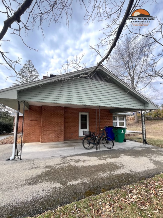 Photo - 3 Bedroom Home with Carport in Blacksburg