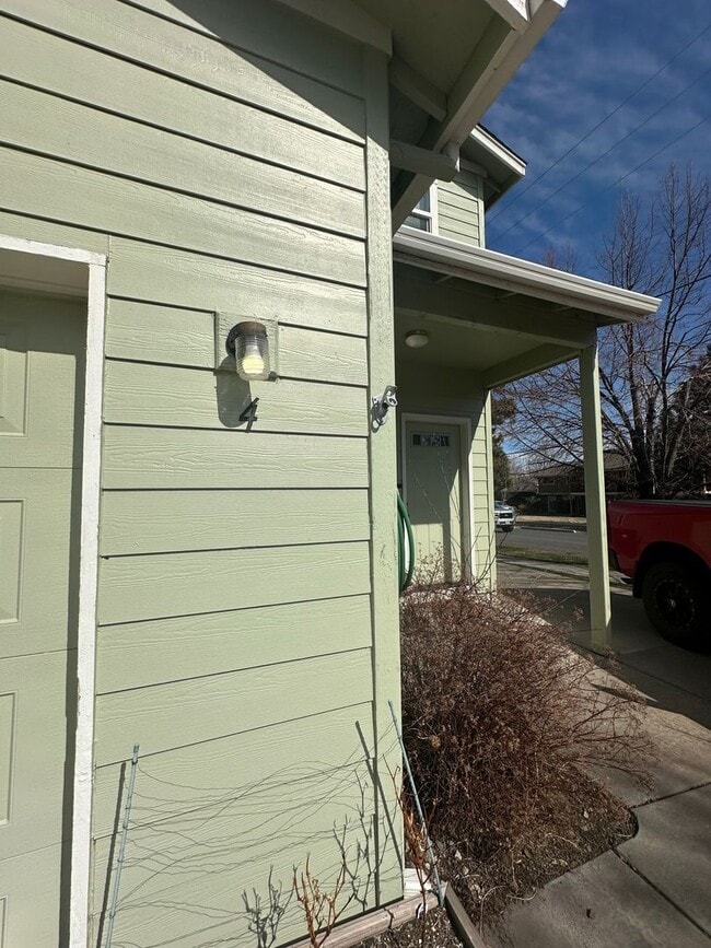 Photo - 3 Bed/2.5 Bath Townhome Style Unit in SW Bend - Attached Garage Unidad 4