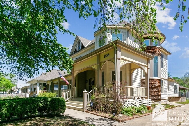 Building Photo - EXTRAORDINARY historic rental opportunity ...