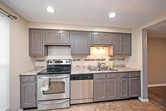 Photo - 920 Woodlyn Dr N