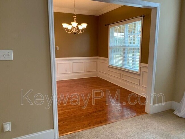 Photo - 4890 Somerset Dr