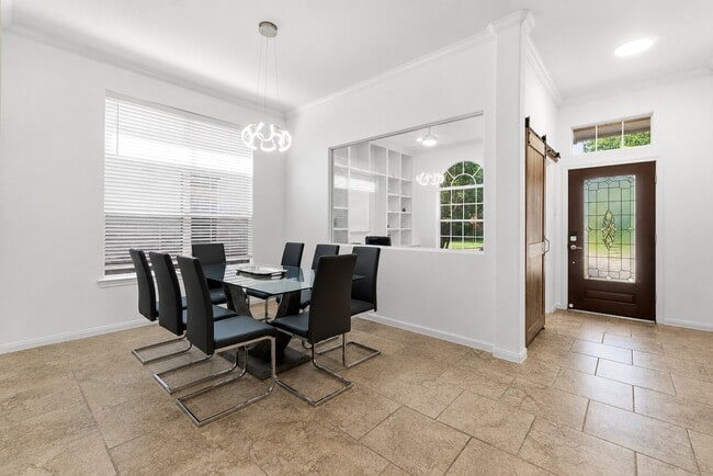 Photo - 18 Avenswood Pl