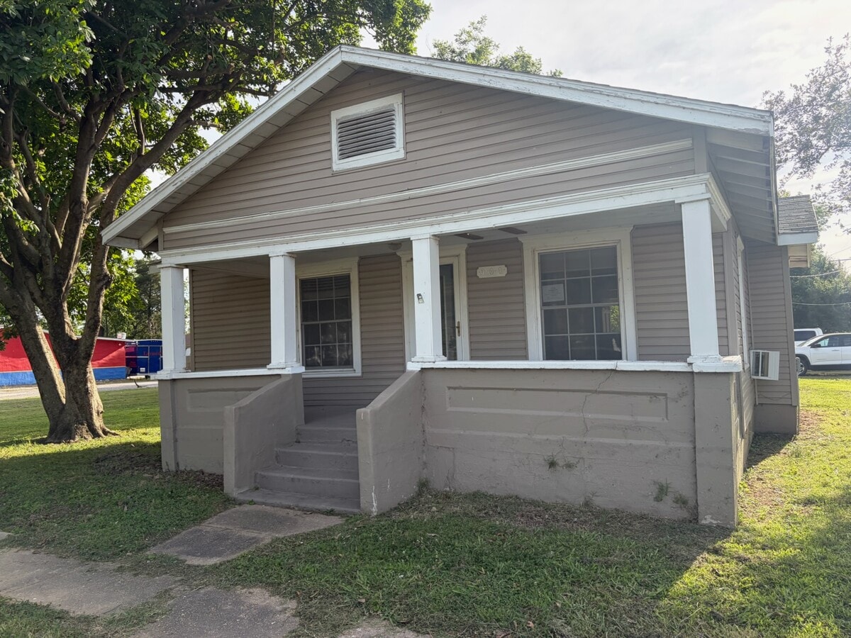 Photo - 301 S Walnut St