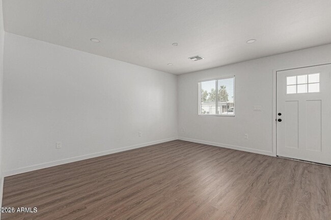 Photo - 113 N 88th Pl