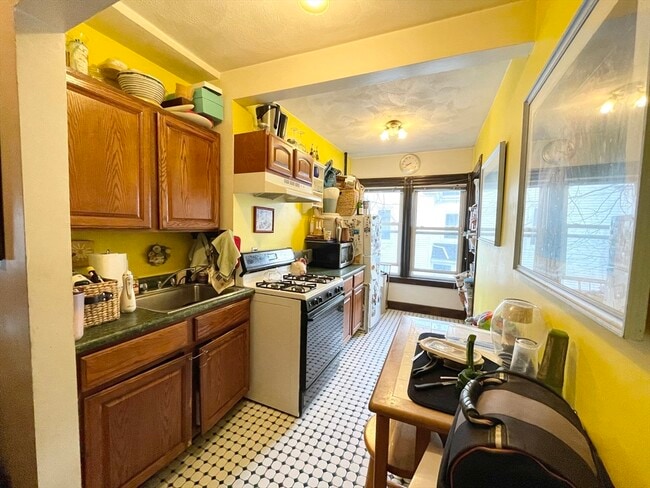 Building Photo - 112 Allston St Unit 2