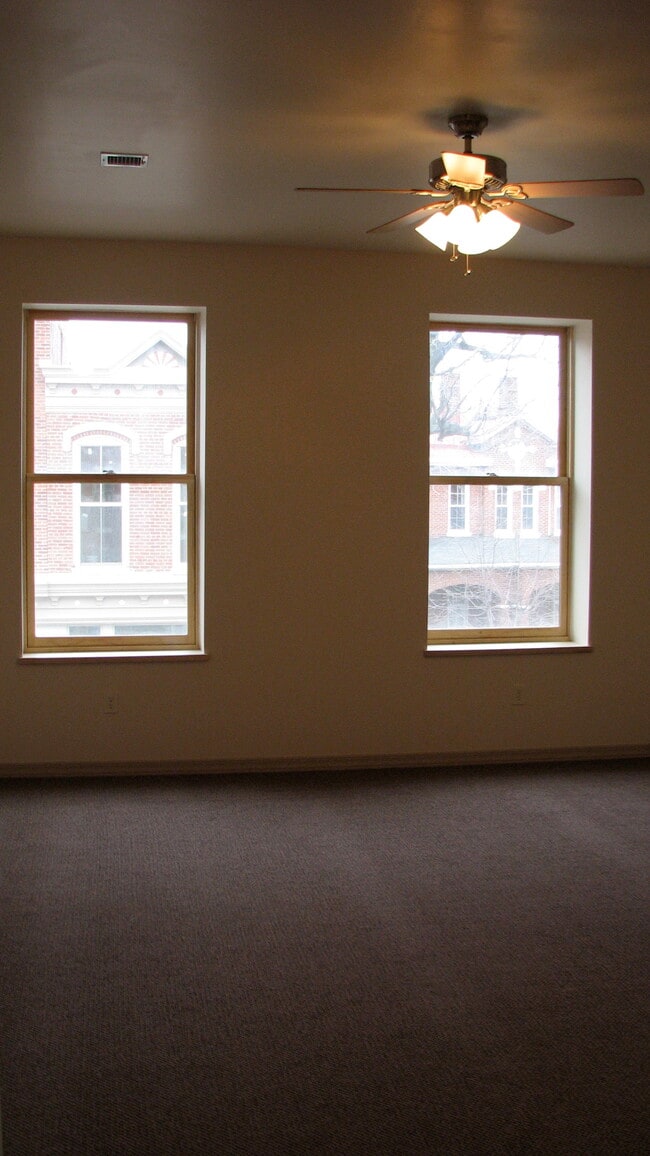 Photo - 19 E Main St Unit Apartment 1