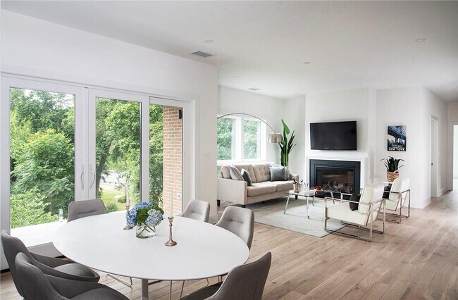 Building Photo - 8 Boulevard W Unit 301 Rental