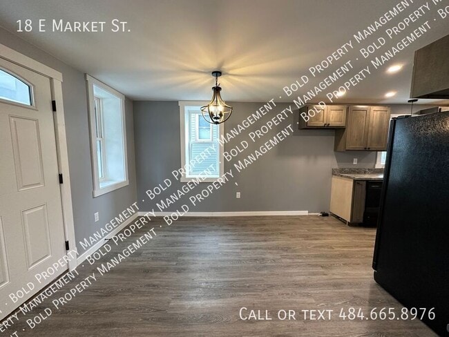 Photo - 18 E Market St