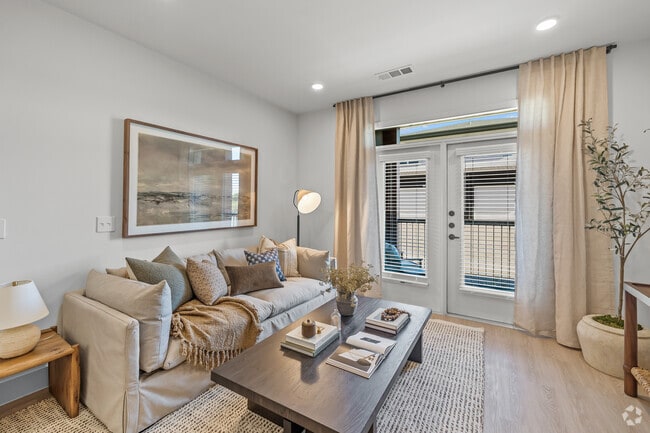 1BR, 1BA - 790SF - Living Room