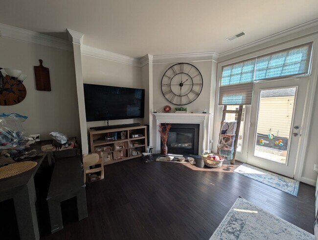 Photo - END UNIT STUNNER!