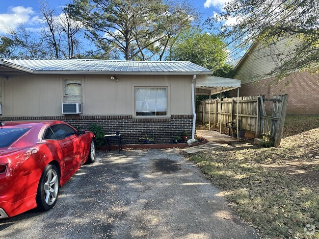 Building Photo - Melton Street Duplex Unit B Rental