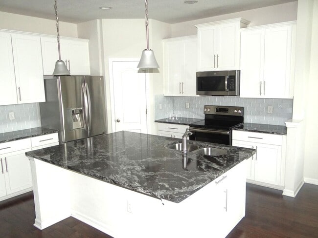 Photo - Spacious family home - 4 bedroom, 2.5 bath in Riverview