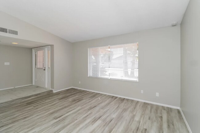 Photo - 1207 W Topeka Dr