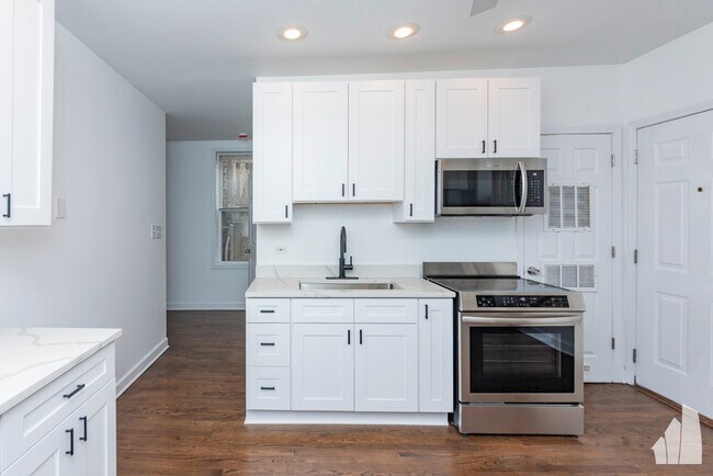 Photo - 1426 N Greenview Ave
