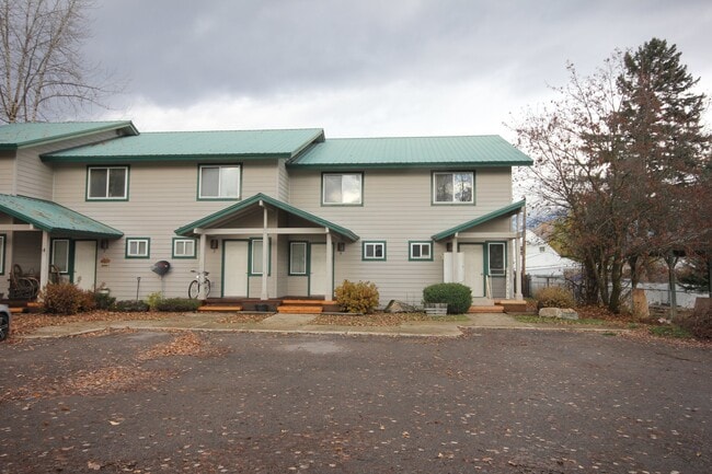 Building Photo - 144 3rd St W Unit 2
