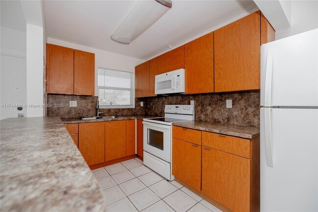 Photo - 1060 NE 78th St Unit 8